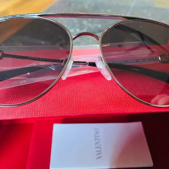 Brand new, never worn ladies Valentino sunglasses. - Picture 9 of 12